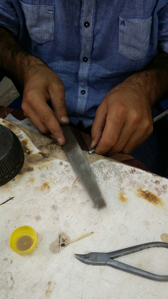 ....und dann in Form gefeilt.