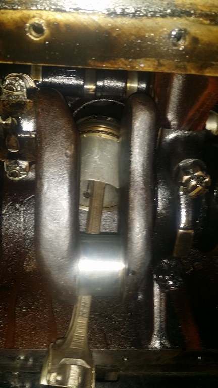 Wie geht diese Kolben samt Pleuel bloß raus und wieder ein ??