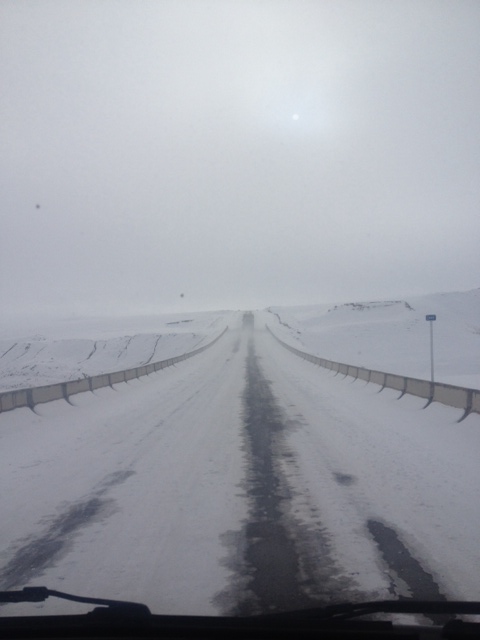 Im LKW ist es warm, aber Hudo friert